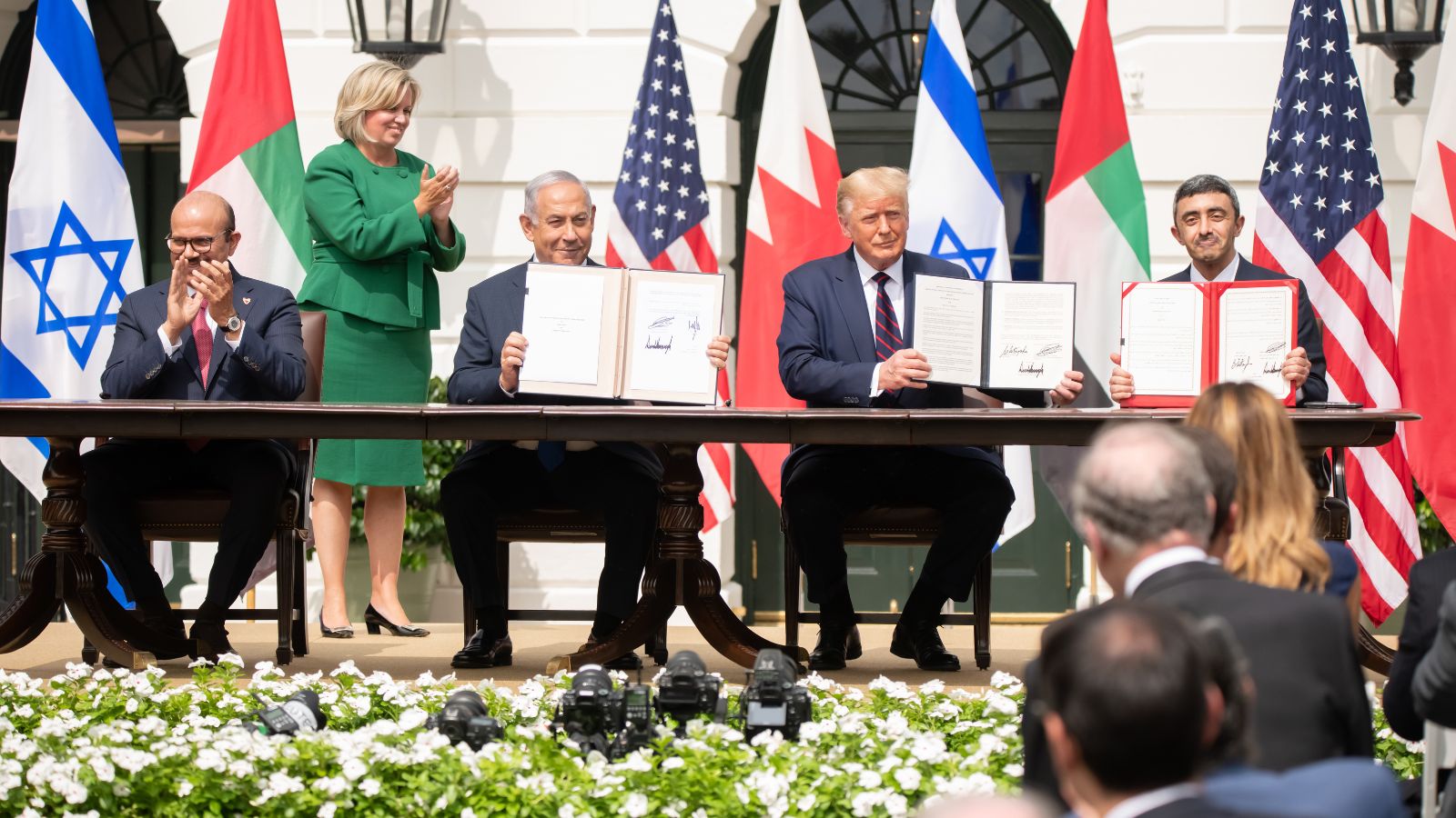 Benjamin Netanyahu, Donald Trump, Abdullatif bin Rashid Al Zayani, and Abdullah bin Zayed Al Nahyan attend the Abraham Accords ceremony in The White House